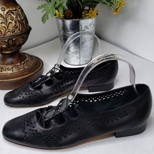 Vaneli Black Leather Lazer Cut Out Slip in shoes sz 9.5 Narrow